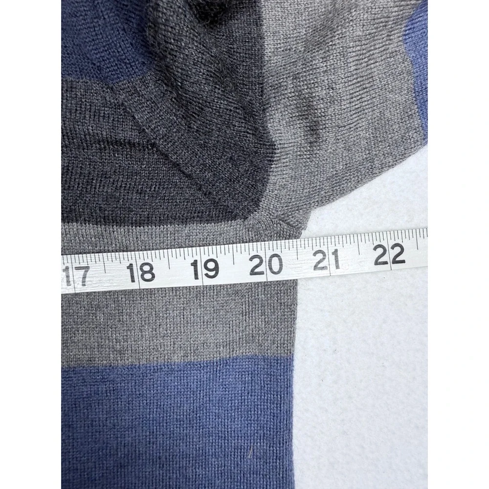 Gap Mens Merino Wool V-Neck Sweater Large Blue Gray Striped Knit Pullover